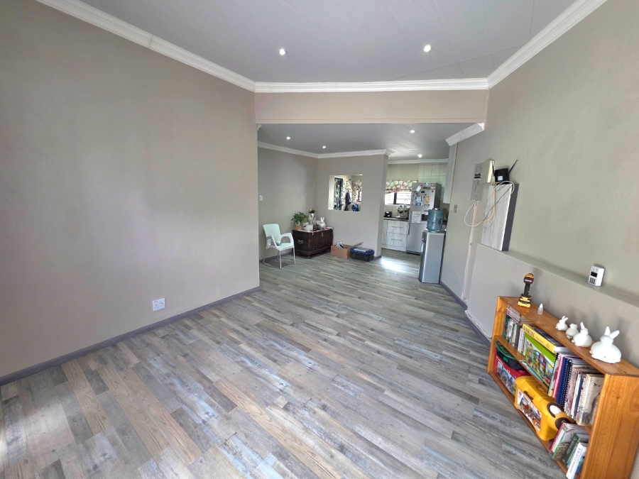 4 Bedroom Property for Sale in Hospitaalheuwel Free State